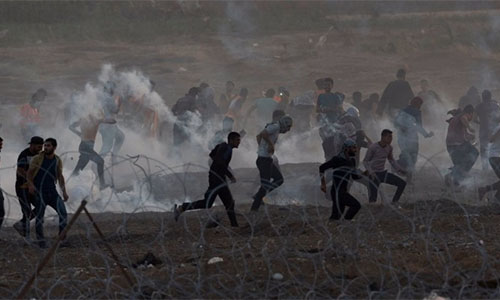 israelíes reprimen protestas palestinas Tropas israelíes reprimen protestas palestinas con humo y fuego